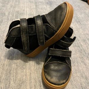Boys high top UGG sneaker